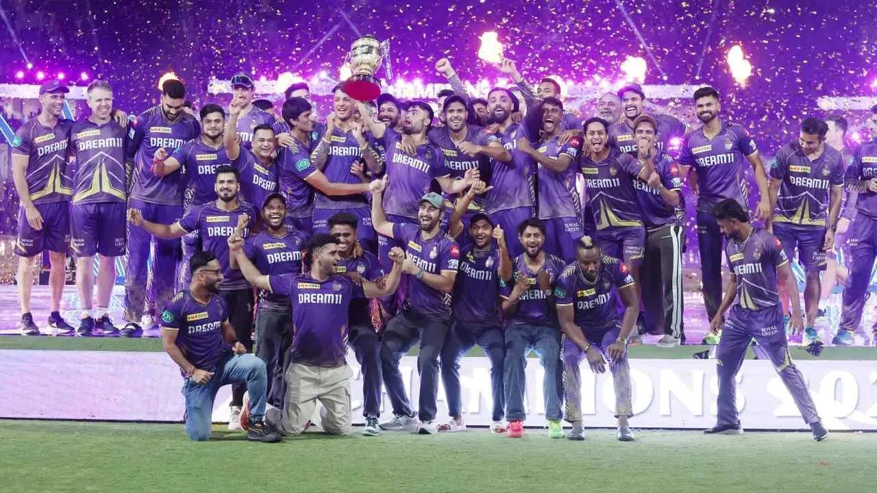 પરંતુ 2025 સિઝનમાં KKRનું પ્રદર્શન અપેક્ષા મુજબ નહોતું. ટીમ 14 માંથી ફક્ત 5 મેચ જીતી શકી અને પ્લેઓફમાં સ્થાન મેળવી શકી નહીં.