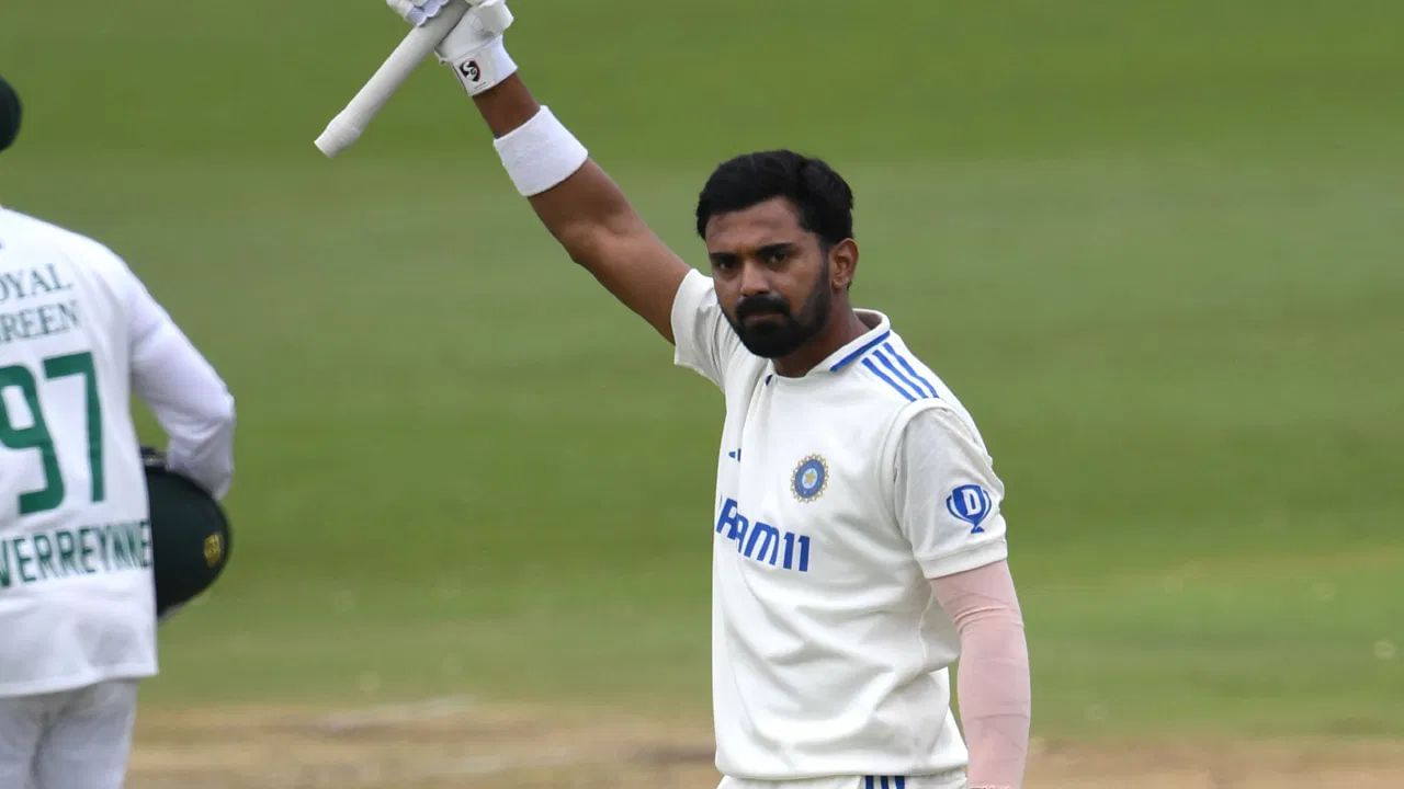 માન્ચેસ્ટર ટેસ્ટમાં કેએલ રાહુલ એક એવી સિદ્ધિ મેળવી શકે છે જે વિરાટ કોહલી પણ ઈંગ્લેન્ડમાં મેળવી શક્યો નથી. રાહુલે અત્યાર સુધી ઈંગ્લેન્ડમાં 12 ટેસ્ટ મેચમાં 989 રન બનાવ્યા છે અને તે 1000 રન પૂરા કરવાથી 11 રન દૂર છે. 