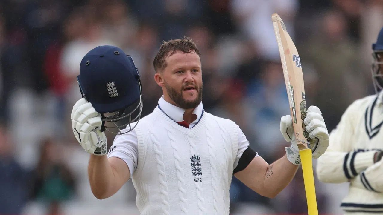 આંકડા દર્શાવે છે કે 2018થી બેન ડકેટે ઈંગ્લેન્ડ માટે 3 સદી ફટકારી છે, જ્યારે જેક ક્રોલી અને રોરી બર્ન્સે તેમના દેશમાં ફક્ત 2 સદી ફટકારી છે, જે રાહુલ કરતા ઓછી છે. (All Photo Credit : PTI)