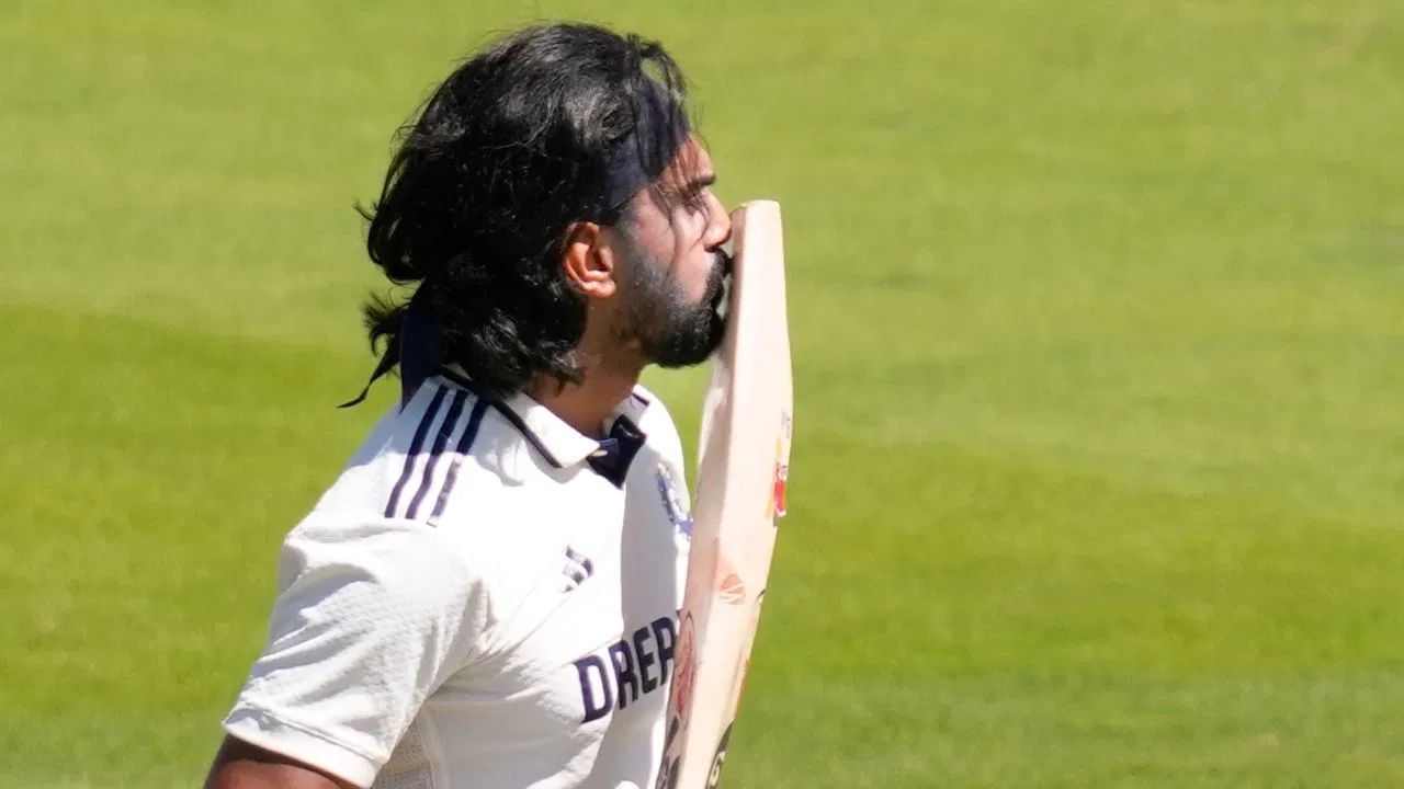 આ રીતે, કેએલ રાહુલે છેલ્લા 7 વર્ષમાં ઈંગ્લેન્ડની ધરતી પર અન્ય કોઈપણ ઓપનર કરતા વધુ સદીઓ ફટકારી છે. આમાં વર્તમાન ઓપનર બેન ડકેટ અને જેક ક્રોલી તેમજ ભૂતપૂર્વ ઓપનર રોરી બર્ન્સનો સમાવેશ થાય છે.