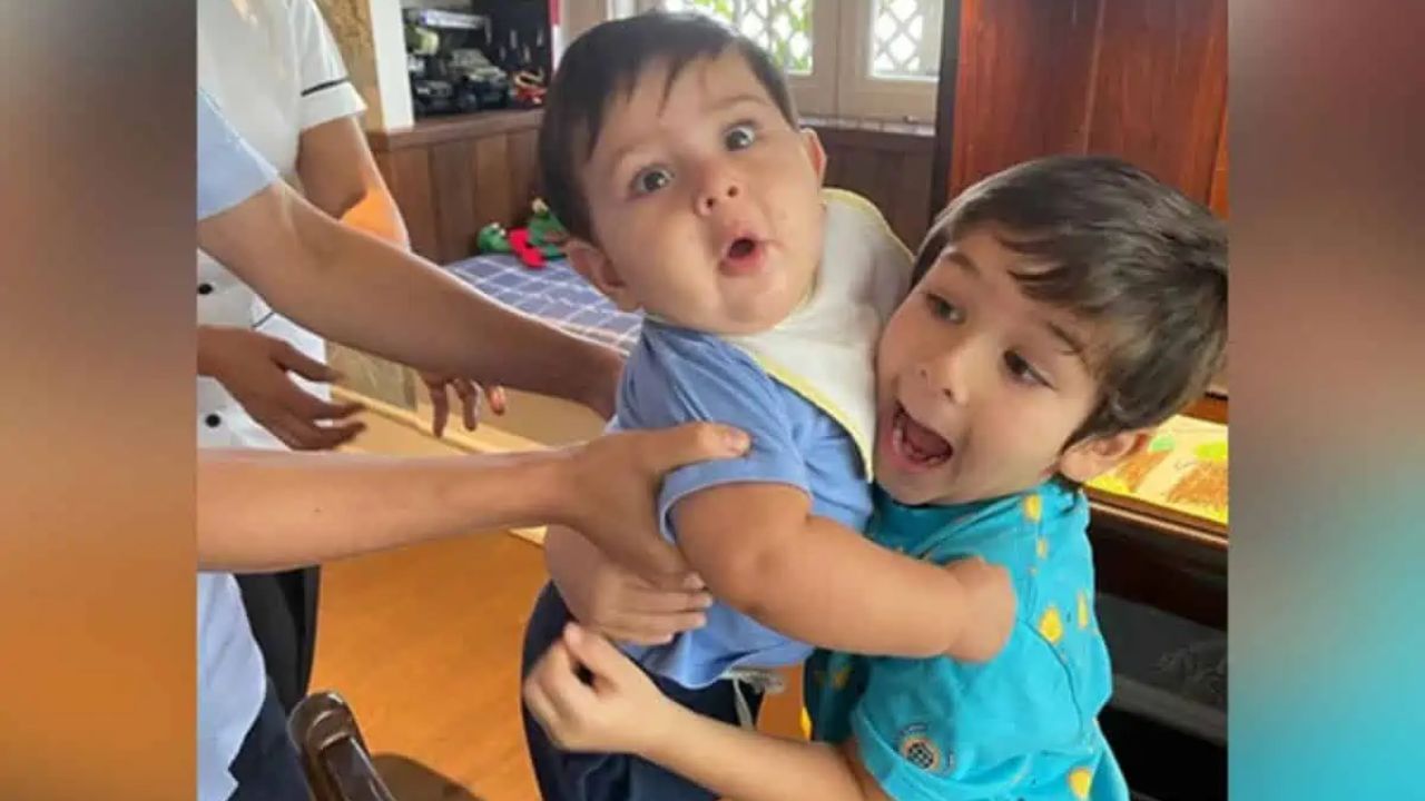 કરિશ્માએ જણાવ્યુ કે હું કરીના અને સૈફના બંને બાળકો, તૈમૂર અને જેહની વાસ્તવિક માતા છું! કારણ કે, કરીનાએ તેમને જન્મ આપ્યો છે. તૈમૂર અને જેહ નાના હતા ત્યારથી મારી સાથે છે.