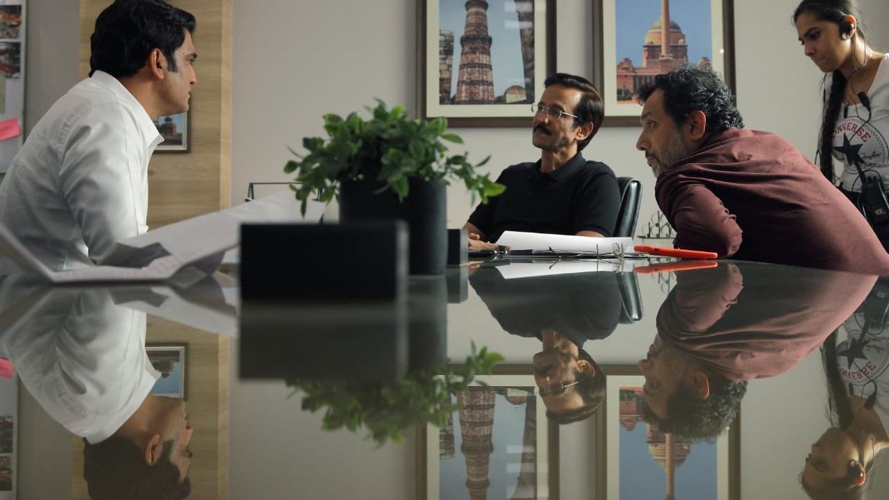 નિવેદિતા અને કેકે મેનન   બંને એક નાટકના રિહર્સલ દરમિયાન મળ્યા હતા. તેઓએ સાથે કામ કર્યું, મિત્રો બન્યા અને આખરે તેમની મિત્રતા પ્રેમમાં ફેરવાઈ ગઈ.