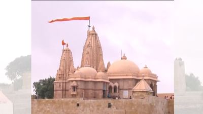 "કોટેશ્વર" નામમાં બે શબ્દો છે, ‘કોટી’ એટલે અસંખ્ય (અગણિત),‘ઈશ્વર’ એટલે ભગવાન, ખાસ કરીને ભગવાન શિવ. એટલે, "કોટેશ્વર" એ નામનો અર્થ થાય છે  અસંખ્ય દેવતાઓના ઈશ્વર, અથવા સર્વશક્તિમાન ભગવાન શિવ.કહેવાય છે કે, અહીં ભગવાન શિવ એકદમ વિખ્યાત "કોટી રૂપોમાં" પોતાના ભક્તોને દર્શન આપતા હતા, તેથી તેમને ‘કોટેશ્વર મહાદેવ’ તરીકે પૂજવામાં આવે છે.