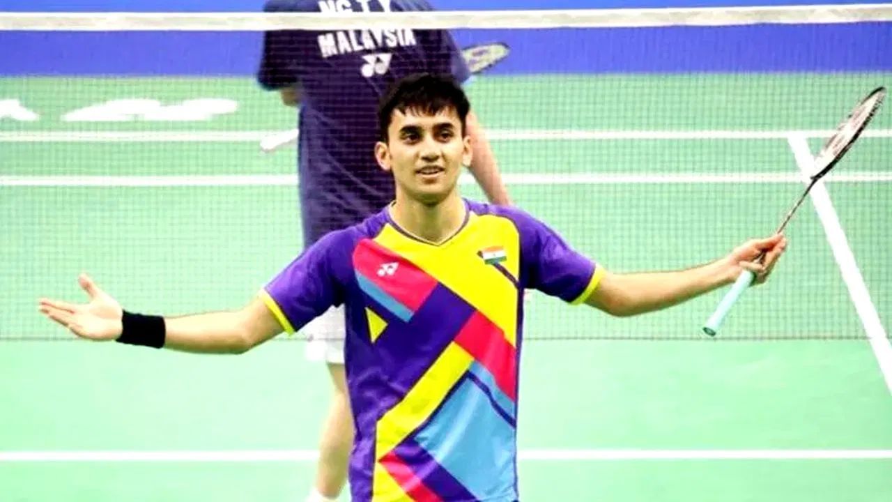 આ કેસ એમજી નાગરાજ દ્વારા દાખલ કરાયેલી ફરિયાદથી શરૂ થયો હતો જેમાં એવો આરોપ મૂકવામાં આવ્યો હતો કે લક્ષ્ય અને તેના ભાઈ ચિરાગ સેનના જન્મ પ્રમાણપત્રો બનાવટી હતા.