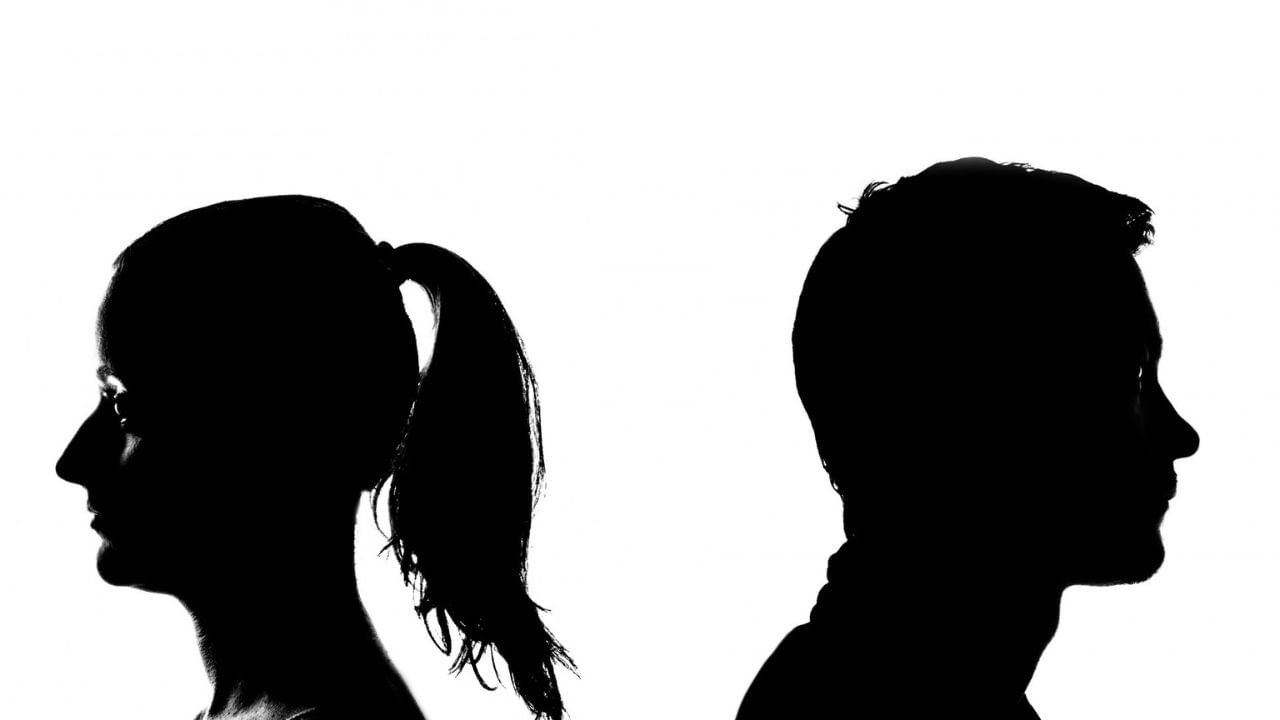 આવી પરિસ્થિતિઓમાં, ઘણી વખત મહિલાઓ સમજી શકતી નથી કે, શું કરવું યોગ્ય છે અને શું નહી. પરંતુ, દુ:ખ અને મૂંઝવણ વચ્ચે, એ જાણવું પણ મહત્વપૂર્ણ છે કે, છેતરપિંડી અને બેવફા પતિથી અલગ થવા સાથે તમને કયા કાનૂની અધિકારો છે.