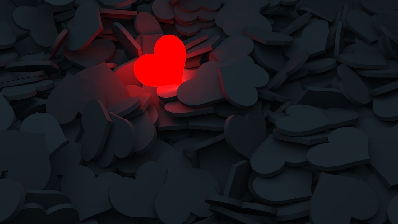 જો તમારા પતિ તમને છેતરપિંડી કરતા હોવાની જાણ થયા પછી ઘરમાંથી કાઢી મૂકે, તો તમે કોર્ટની મદદ લઈ શકો છો.   ઘરેલુ હિંસા અધિનિયમ, 2005 હેઠળ, સ્ત્રીઓને તેમના પતિના ઘરમાં રહેવાનો અધિકાર મળે છે. આ ઉપરાંત, તમે ઈમોશનલ અબ્યુઝ માટે તમારા પતિ પાસેથી ભથ્થું પણ માંગી શકો છો.