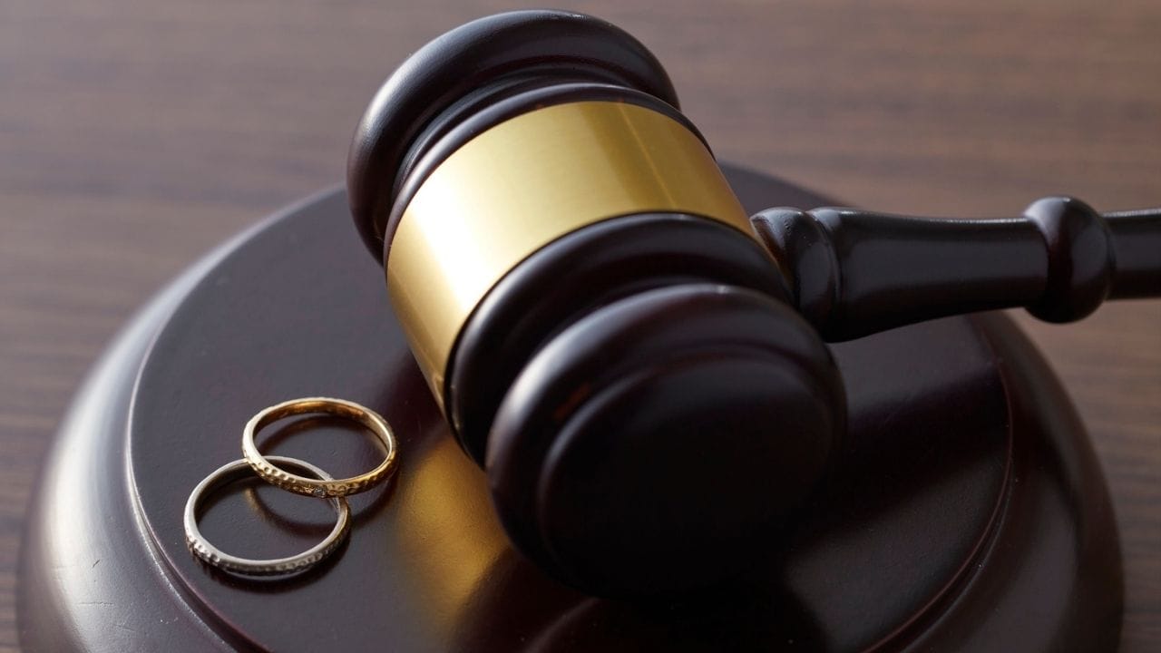 સુપ્રીમ કોર્ટે એમ પણ કહ્યું હતું કે દરેક કેસની પરિસ્થિતિઓ અનુસાર, તે જોવામાં આવશે કે રેકોર્ડિંગ કેવી રીતે કરવામાં આવ્યું હતું અને તેનો વૈવાહિક વિવાદ સાથે શું સંબંધ છે. આ નિર્ણયને વૈવાહિક કેસોમાં ન્યાયિક પ્રક્રિયાને વધુ અસરકારક બનાવવા તરફ એક મહત્વપૂર્ણ પગલું માનવામાં આવી રહ્યું છે.