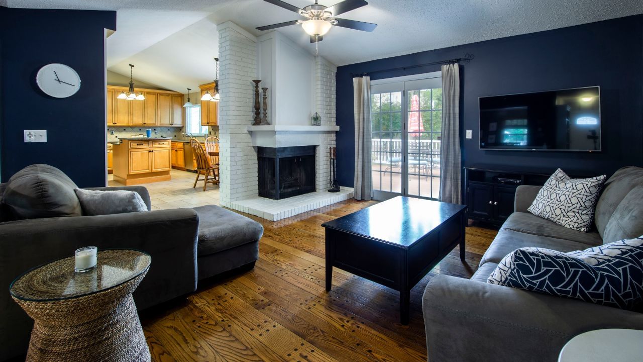 ભાડા કરાર રજીસ્ટર કરાવવાને બદલે, મોટાભાગના મકાનમાલિકો અને ભાડૂઆતો તેને નોટરાઈઝ કરાવે છે. તેમાં ભાડાના મકાન, ફ્લેટ, રૂમ વગેરેનું સરનામું, વર્તમાન સ્થિતિ અને શરતો, બંને પક્ષો અને સાક્ષીઓની સહીઓ શામેલ હોય છે. આ કરાર કોઈપણ પક્ષ દ્વારા ચોક્કસ સમયે સૂચના આપ્યા પછી સમાપ્ત કરી શકાય છે. 