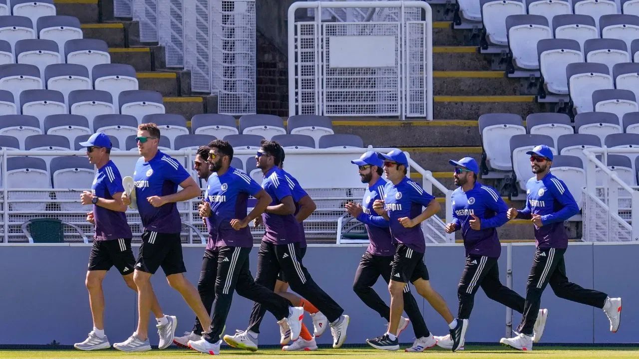 ટીમ ઈન્ડિયાએ અત્યાર સુધીમાં લોર્ડ્સ ક્રિકેટ ગ્રાઉન્ડ પર 19 ટેસ્ટ મેચ રમી છે. આ દરમિયાન ટીમ ઈન્ડિયાએ ફક્ત 3 મેચ જીતી છે અને 12 મેચ હારી છે. જ્યારે 4 મેચ ડ્રો રહી છે. ટીમ ઈન્ડિયાએ અહીં તેની છેલ્લી મેચ વર્ષ 2021માં જીતી હતી. (All Photo Credit : PTI / Getty)