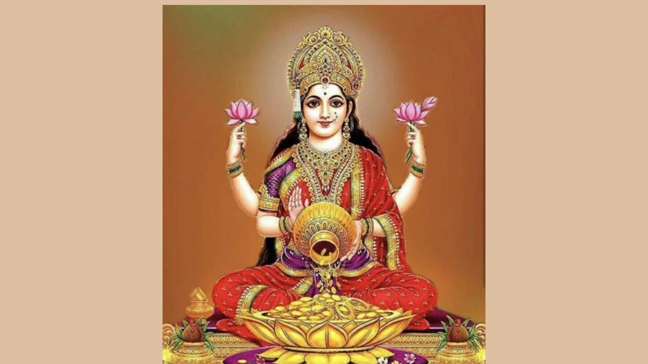 નારિયેળ અર્પણ કરો - વાસ્તુ શાસ્ત્ર અનુસાર ઝડપથી ધનવાન બનવા માટે શુક્રવારે મા લક્ષ્મીના મંદિરમાં એક નારિયેળ અર્પણ કરવું જોઈએ. તમે આ સતત 21 શુક્રવારે પણ કરી શકો છો. પર્સમાં લવિંગ રાખો - વાસ્તુ શાસ્ત્ર અનુસાર વ્યક્તિએ હંમેશા પોતાના પર્સમાં 2 લવિંગ રાખવા જોઈએ. એવું માનવામાં આવે છે કે પર્સમાં લવિંગ રાખવાથી ક્યારેય પૈસાની કમી રહેતી નથી અને મા લક્ષ્મી પણ ખુશ રહે છે.