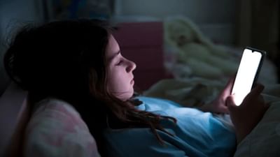 ફોનના વધુ પડતા ઉપયોગથી આંખને લગતા 5 રોગ થઈ શકે છે, જાણો શરૂઆતના લક્ષણો