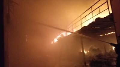 Morbi News : વાંકાનેરના કારખાનામાં લાગી ભીષણ આગ, જુઓ Video