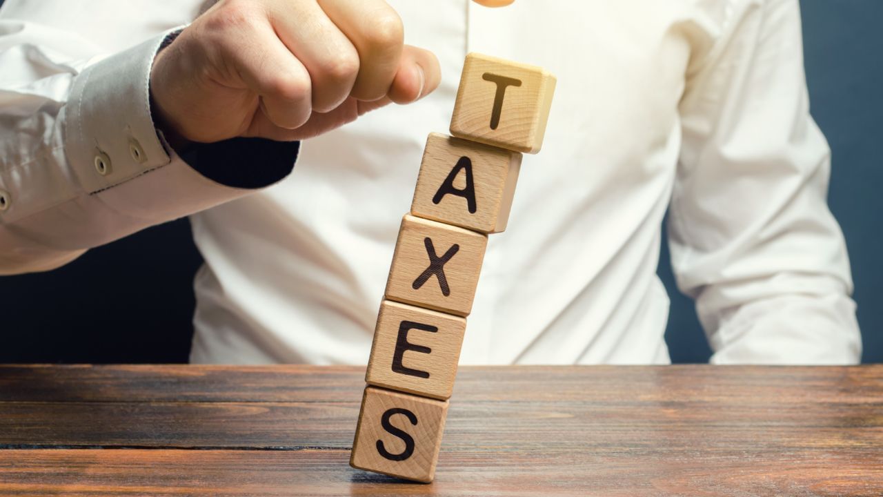 સરકારના ઉચ્ચ અધિકારીઓ માને છે કે GST ને વધુ સરળ બનાવવાથી અર્થતંત્રને નવી ગતિ મળશે. એક અધિકારીએ કહ્યું, "કર માળખું હવે સ્થિર થયું છે અને અર્થતંત્ર મજબૂત સ્થિતિમાં છે. ફેરફારો કરવાનો આ યોગ્ય સમય છે." સરકાર ઘણા દેશો સાથે મુક્ત વેપાર કરાર પર કામ કરી રહી છે. આવી સ્થિતિમાં, GST ને સરળ બનાવીને સ્થાનિક ઉદ્યોગોને સંપૂર્ણ લાભ મળે તે માટે પ્રયાસ કરવામાં આવી રહ્યો છે.