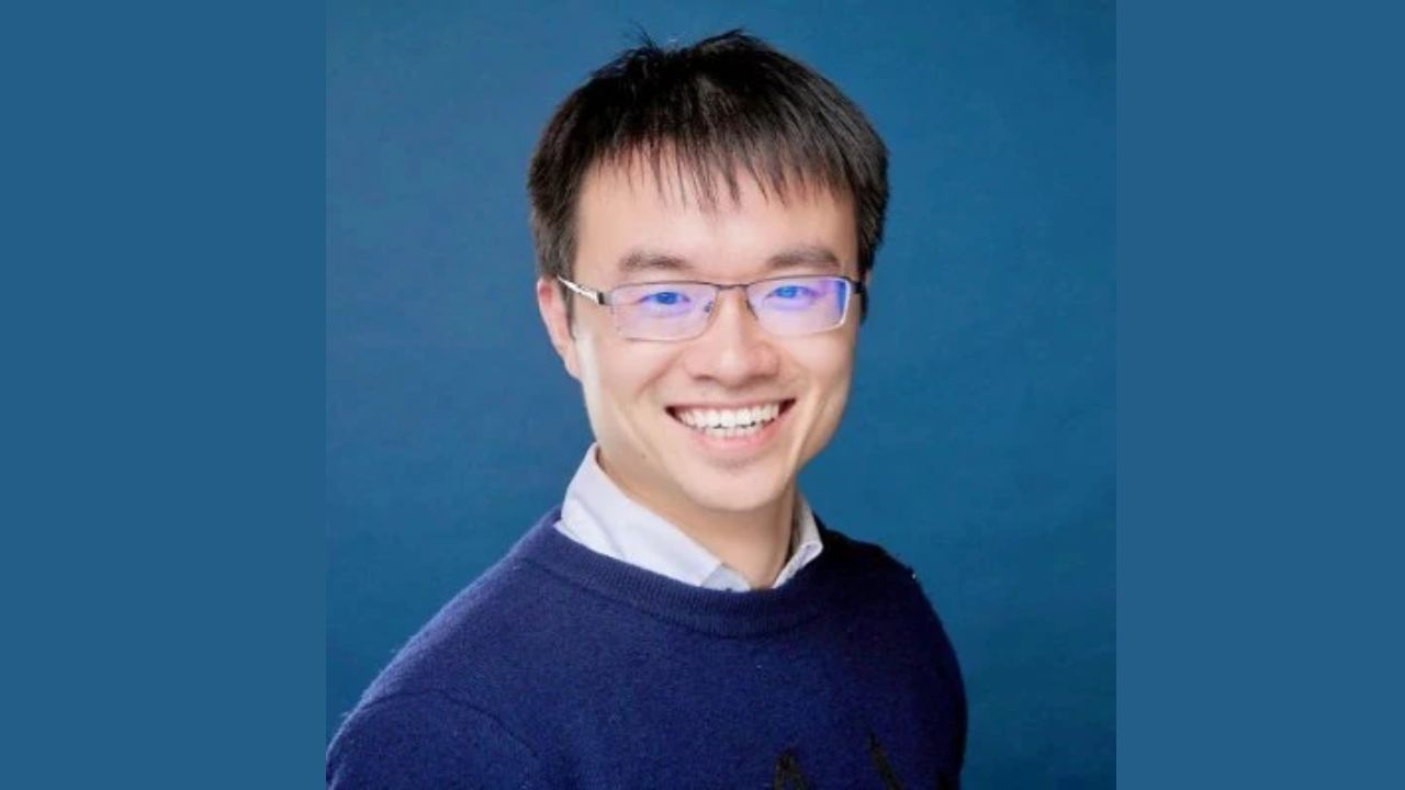 XIAOHUA ZHAI - મલ્ટિમોડેલ રિસર્ચ સ્પેશિયાલિસ્ટ : આ ઉપરાંત, મેટાએ મલ્ટિમોડેલ નિષ્ણાત XIAOHUA ZHAI ને રાખ્યા છે. XIAOHUA એ કમ્પ્યુટર સાયન્સમાં સ્નાતક થયા છે અને મશીન લર્નિંગ અને વિઝ્યુઅલ AI પર સંશોધન કર્યું છે. તેમણે ગૂગલ બ્રેઇનમાં સંશોધન વૈજ્ઞાનિક તરીકે શરૂઆત કરી હતી, જ્યાં તેમણે સ્કેલેબલ વિઝ્યુઅલ રિપ્રેઝન્ટેશન મોડેલ્સ પર કામ કર્યું હતું. આ પછી, તેમણે એલેક્ઝાન્ડર કોલેસ્નિકોવ સાથે વિઝન ટ્રાન્સફોર્મર્સ અને સંબંધિત છબી વર્ગીકરણ કાર્યો જેવા પ્રોજેક્ટ્સ પર કામ કર્યું હતું. આ ઉપરાંત, તેમણે ઓપન AI ના ઝુરિચ ઓફિસમાં પણ કામ કર્યું છે.