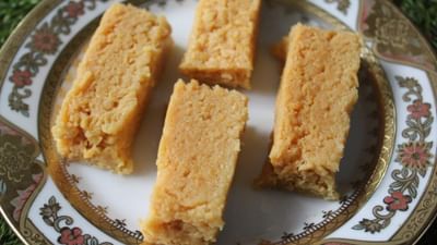 જો તમે પણ તમારા ભાઈ માટે કંઈક સારી મીઠાઈ બનાવવા માંગો છો, તો આ રક્ષાબંધન પર તમે દૂધની કેક બનાવી શકો છો અને તમારા ભાઈને ખવડાવી શકો છો. આનાથી તમારા ભાઈ ખુશ થશે. ચાલો જાણીએ મિલ્ક કેક બનાવવાની સરળ રેસીપી વિશે.