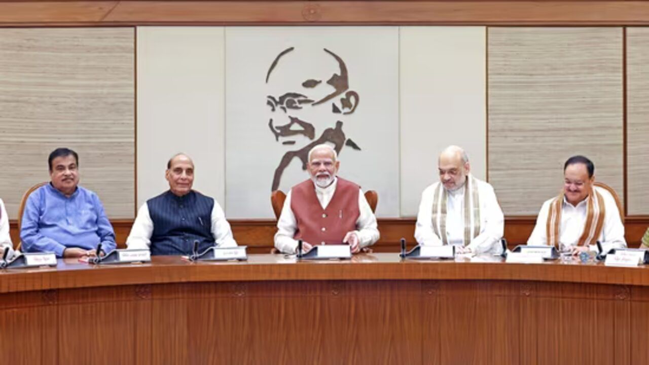 Breaking News : કેન્દ્ર સરકાર 15000નો પહેલો પગાર ચૂકવશે, 1.07 લાખ કરોડની ELI યોજનાને આપી મંજૂરી, 3.5 કરોડ નોકરીઓ આપવાનો લક્ષ્યાંક