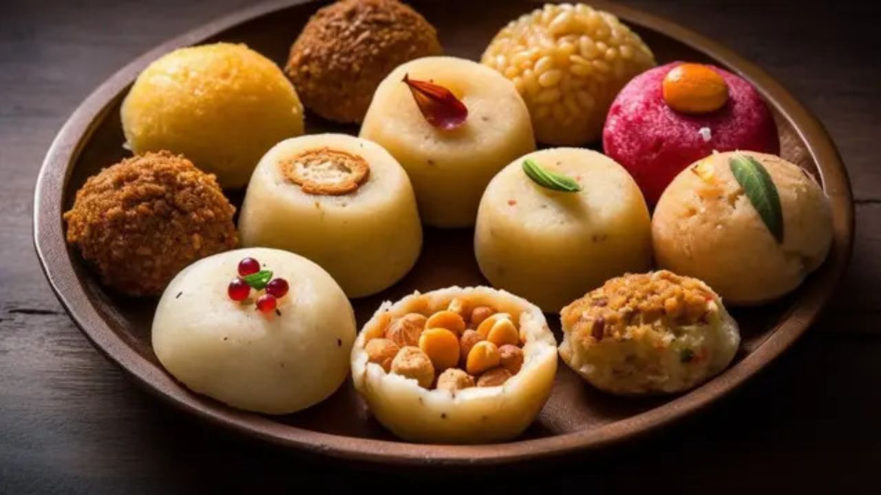 ખાંડનું વધુ સેવન બળતરા અને ત્વચાની સમસ્યાઓ તરફ દોરી શકે છે તેથી વધારે ખાંડ વાળી વસ્તુ ખાવાનું ટાળવું જોઈએ. આ ઉપરાંત ચા અને કોફીનું સેવન ઘટાડવું જોઈએ.