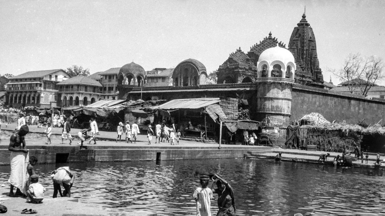 સન 1487 પછી, જ્યારે મુગલોએ નાસિક ઉપર કબ્જો કર્યો, ત્યારે તેમણે આ શહેરને 'ગુલશનાબાદ' નામ આપ્યું, જેનો અર્થ થાય છે 'ફૂલો અને બાગોનું શહેર'. નાસિક મુગલ શાસન હેઠળ આશરે 1818 સુધી રહ્યું. 