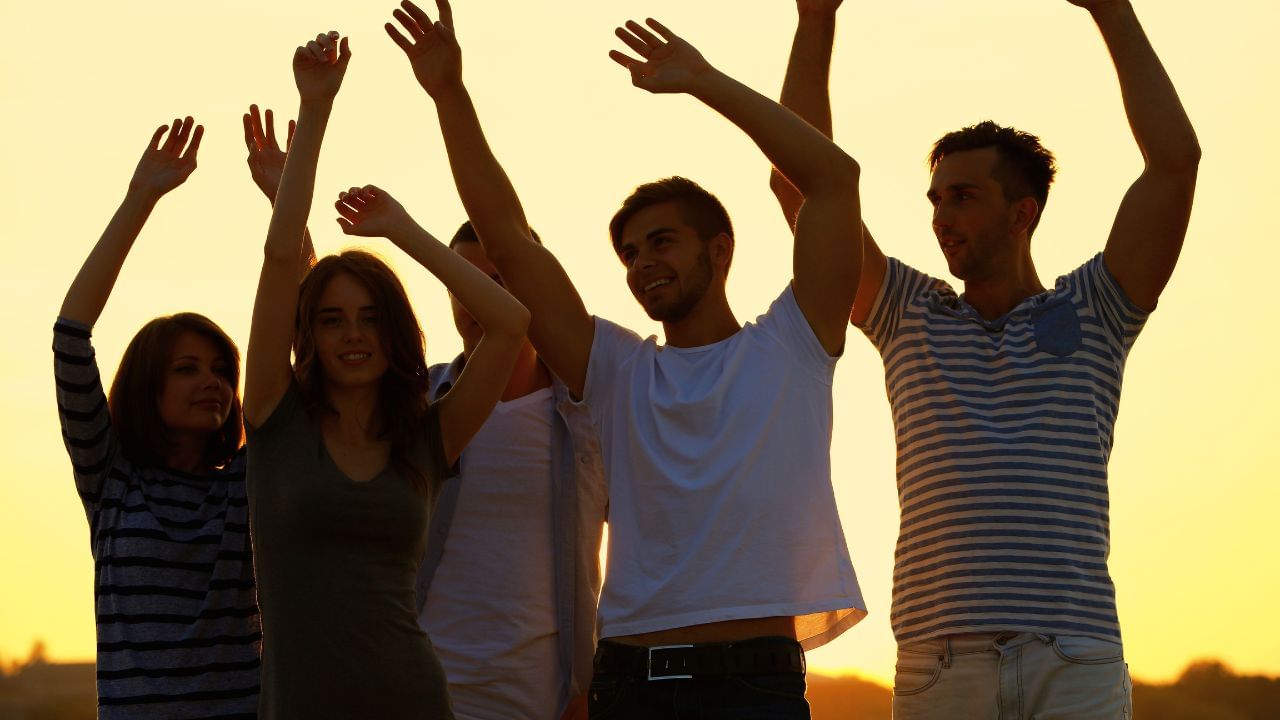 તો એ ત્રણ વર્ષ કયા? તેની વાત કરવામાં આવે તો ઉંમર 30 વર્ષ કે જ્યારે યુવાનીનો આરસ પિયતાં વ્યક્તિ અહીં આવી પહોંચે છે. આ વયે મન સૂઝબૂઝયુક્ત બની જાય છે. ભોગવિલેલા જીવન અનુભવથી હવે નવીનતાનું કૌતૂહલ ઘટવા લાગે છે. જો વ્યક્તિ અહીં પોતાની ઉર્જા ટકી રાખે, તો તે આગામી 15 વર્ષો સુધી એટલે કે 45 વર્ષની ઉંમર સુધી તાજગીભર્યું જીવન જીવી શકે છે.