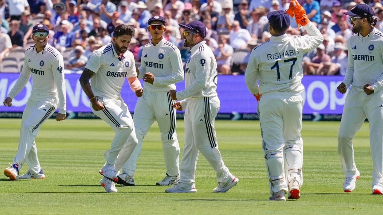 ઈંગ્લેન્ડ વિરુદ્ધ ટેસ્ટ સીરિઝમાં પહેલા જ ભારતીય ટીમ મુશ્કેલી ઓછું થવાનું નામ લઈ રહી નથી. માનચેસ્ટરમાં ટેસ્ટ સીરિઝમાં ચોથી મેચ પહેલા ભારતીય સ્કવોડમાં ખેલાડીઓને ઈજા થવાની ઘટના સામે આવી રહી છે.