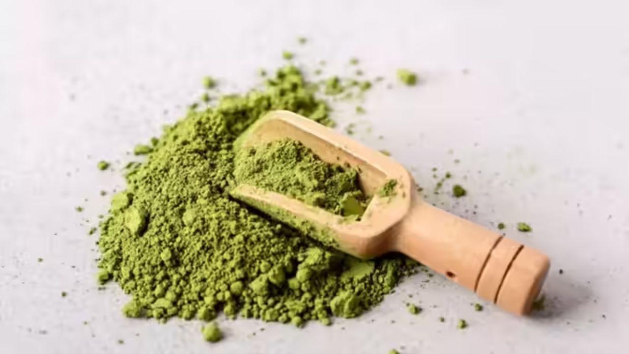  મોરિંગા એક સુપરફૂડ છે જે ઇન્સ્યુલિન રેજિસ્ટેન્સ ઘટાડવા, વજન ઘટાડવામાં મદદ કરવા અને સંપૂર્ણ પોષણ પૂરું પાડવા માટે અત્યંત ફાયદાકારક છે. તેને ભોજનમાં ઉમેરી શકાય છે અથવા ચમચી (1 ચમચી/દિવસ) દ્વારા પાવડર તરીકે ખાઈ શકાય છે.