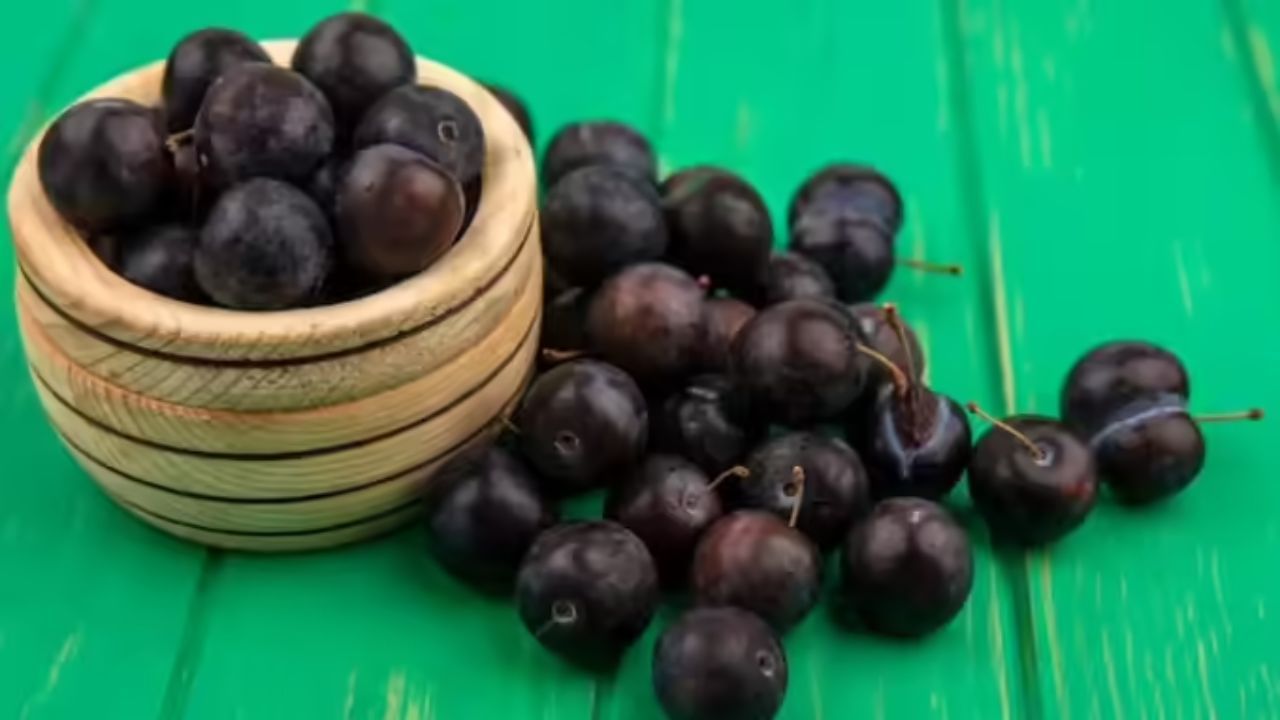 જામુન એક મોસમી ફળ તરીકે ખાઈ શકાય છે. તેનાથી પેટ ભરેલું લાગે છે અને વારંવાર ખાવાની ઇચ્છાને નિયંત્રિત કરવામાં મદદ કરે છે. આ વજન જાળવવા અને ઘટાડવામાં મદદ કરે છે.