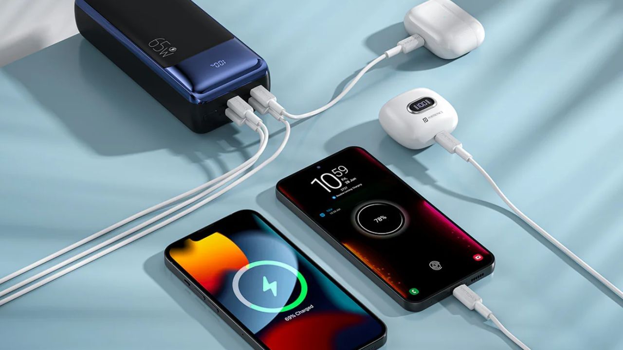 2.5 ગણી વધુ ક્ષમતાવાળી પાવર બેંક: જો તમે ફોન ચાર્જ કરવા માટે પાવર બેંક ખરીદો છો, તો ધ્યાનમાં રાખો કે પાવર બેંકની ક્ષમતા તમારા સ્માર્ટફોનની બેટરી ક્ષમતા કરતા 2.5 ગણી વધુ હોવી જોઈએ. આ ફોનને ઝડપથી ચાર્જ કરશે. ઉપરાંત, પાવર બેંકની બેટરી પણ લાંબા સમય સુધી ચાલશે અને તમે તમારા સ્માર્ટફોનને ઘણી વખત ચાર્જ કરી શકો છો. આ સાથે, જ્યારે પણ તમે પાવર બેંક ખરીદો છો, ત્યારે તેમાં રહેલી mAh બેટરી ક્ષમતા તપાસો. તમારે ઓછામાં ઓછી 10,000mAh બેટરી ક્ષમતાવાળી પાવર બેંક ખરીદવી જોઈએ.