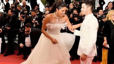 બોલિવુડથી લઈ હોલિવુડમાં પોતાની એક્ટિંગનો જલવો દેખાડનારી અભિનેત્રી પ્રિયંકા ચોપરાનો આજે 43મો જન્મદિવસ છે. અભિનેત્રીના જન્દિવસ પર લોકો તેમને શુભકામના પાઠવી રહ્યા છે.પ્રિયંકા ચોપરા બોલિવુડની એ સ્ટારમાંથી એક છે. જેમણે પોતાની મહેનતથી પહેલા હિન્દી ફિલ્મોમાં નામ કમાયું અને ત્યારબાદ વિદેશમાં પોતાની એક્ટિંગથી આજે ગ્લોબલ સ્ટાર બની ચૂકી છે.