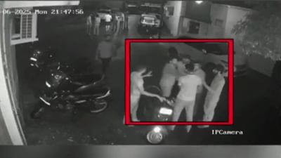 રાજકોટમાં 2 પોલીસ કર્મચારીની લવ સ્ટોરીમાં પોલીસ બાખડી, જુઓ CCTV