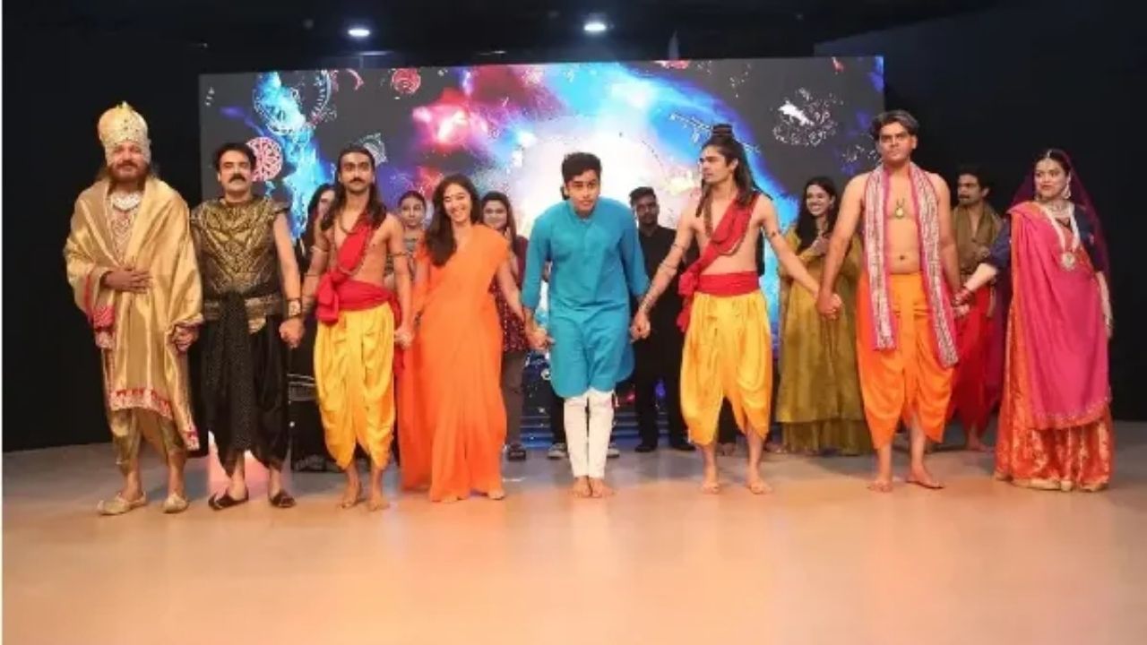 પાકિસ્તાનના એક થિયેટર ગ્રુપ વિશે એક અનોખી ખાસ વાત એ હતી કે આ નાટકમાં કલાકારોએ તેમની રજૂઆતને વધુ સારી બનાવવા માટે આર્ટિફિશિયલ ઇન્ટેલિજન્સ (AI) ટેકનોલોજીનો પણ ઉપયોગ કર્યો હતો.