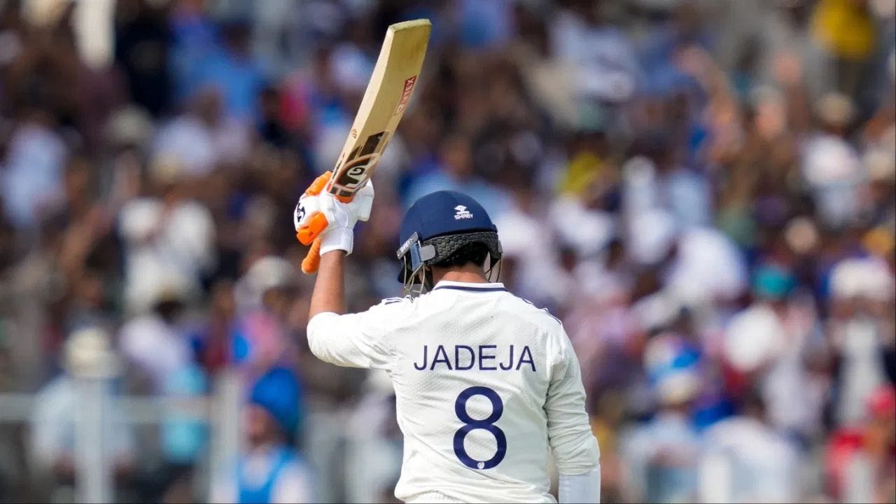 ઈંગ્લેન્ડ સામે રમાયેલી શ્રેણીની ત્રીજી ટેસ્ટમાં રવીન્દ્ર જાડેજાએ કોઈપણ ભારતીય બેટ્સમેનની સરખામણીમાં લોર્ડ્સ ક્રીઝ પર સૌથી વધુ સમય વિતાવ્યો. લોર્ડ્સ ટેસ્ટમાં, તે કુલ 473 મિનિટ સુધી ક્રીઝ પર રહ્યો. ભારત જીતશે તેવી આશા સાથે. આવું બન્યું નહીં પરંતુ તેમના નામે એક અજોડ રેકોર્ડ ચોક્કસ નોંધાઈ ગયો.