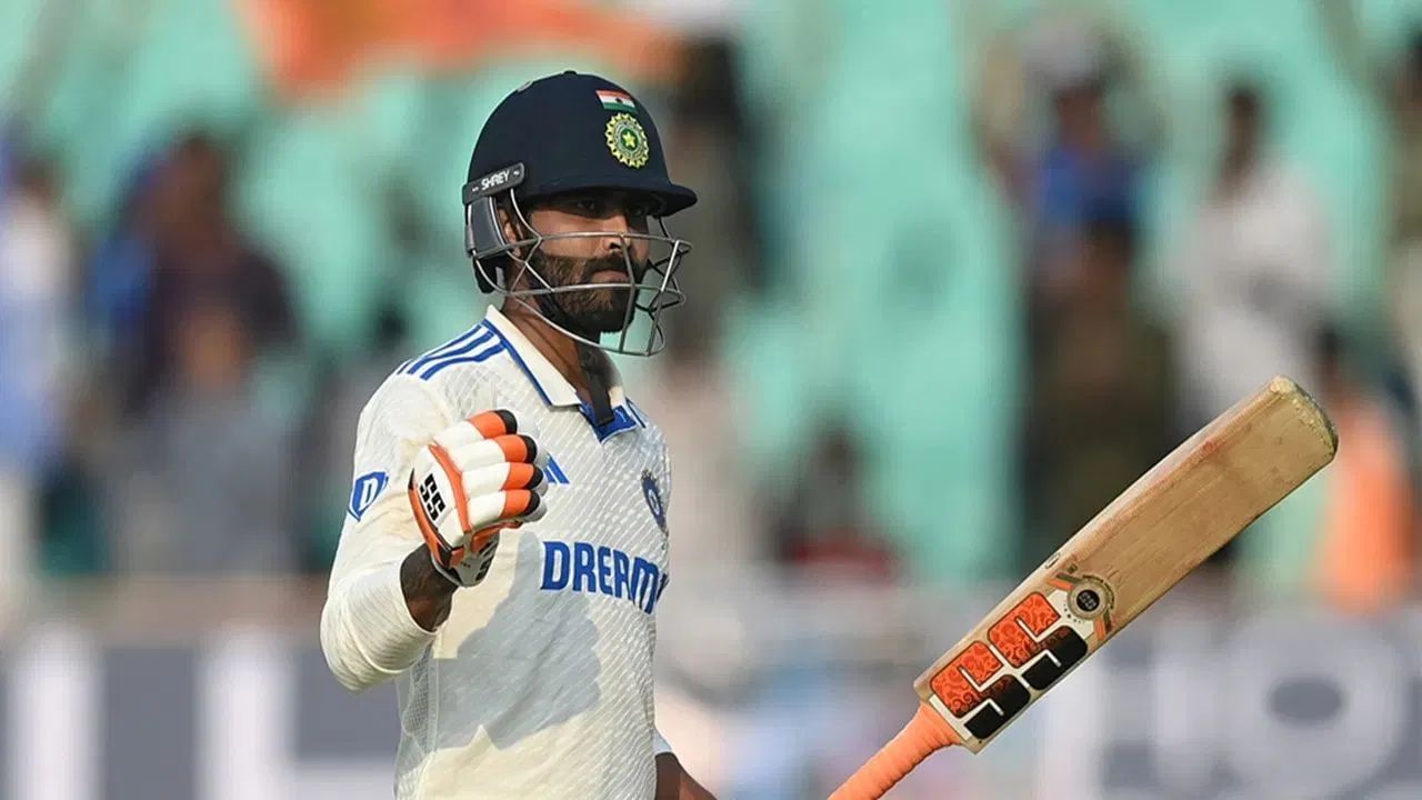 ખાસ વાત એ છે કે જાડેજાએ નંબર 6 અને નંબર 11 વચ્ચે બેટિંગ કરતા 942 રન બનાવ્યા છે અને આ મામલે તે વેસ્ટ ઈન્ડીઝના દિગ્ગજ સર ગેરી સોબર્સ પછી બીજા ક્રમે છે. 