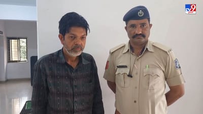 Surat : બારડોલીમાં સ્કૂલ વાન ચાલકે બાળકી સાથે કર્યા અડપલાં, પોલીસે નરાધમની કરી ધરપકડ, જુઓ Video Surat : બારડોલીમાં સ્કૂલ વાન ચાલકે બાળકી સાથે કર્યા અડપલાં, પોલીસે નરાધમની કરી ધરપકડ, જુઓ Video