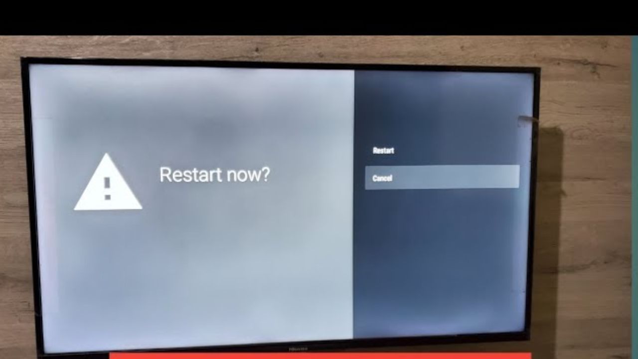 TV રી-સ્ટાર્ટ કરો: કેટલીકવાર, ટીવીને લાંબા સમય સુધી ચાલુ રાખવાથી તે ધીમું થઈ શકે છે. આથી ટીવી બંધ કરો અને તેને મેઈન પાવર સ્વીચથી ડિસ્કનેક્ટ પણ કરો. 5-10 મિનિટ પછી તેને ફરીથી ચાલુ કરો. આ ટ્રિક નાની ટેકનિકલ ખામીઓને ઠીક કરી શકે છે.