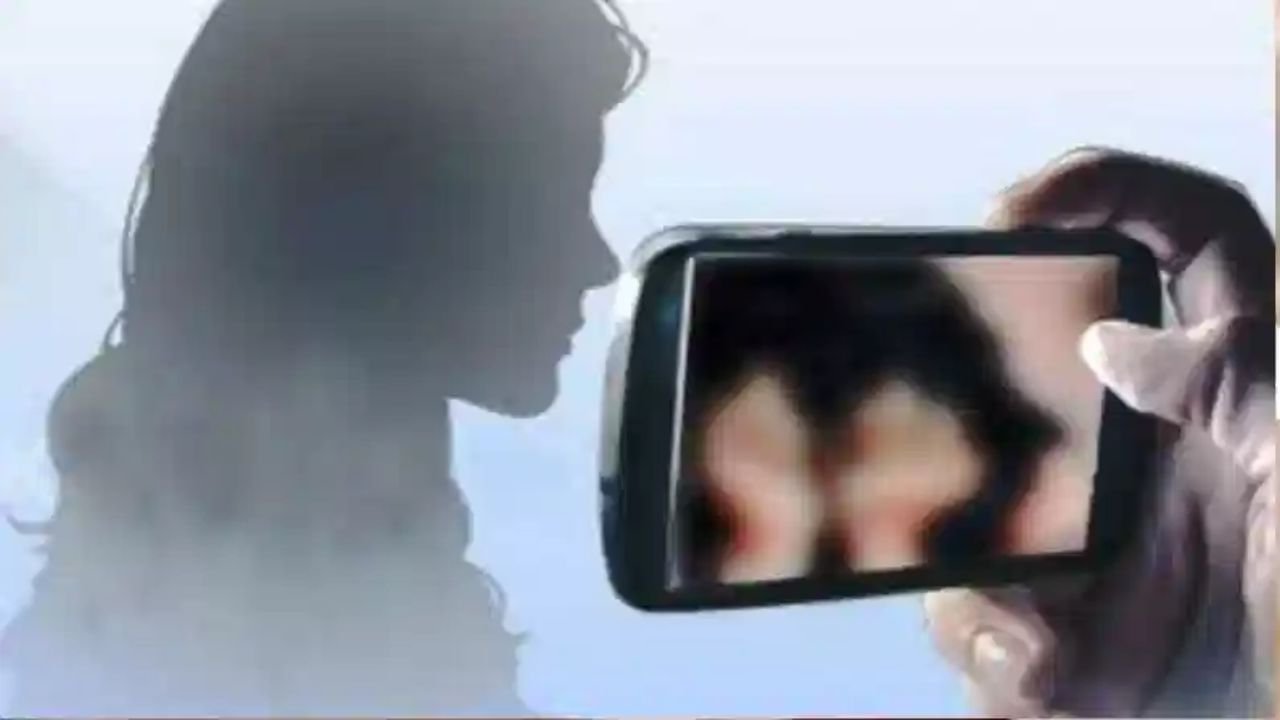 ડીપફેક વીડિયો, નકલી ફોટા, નકલી આવકવેરા અને પોલીસ અધિકારીઓ તરીકે પોતાને રજૂ કરીને લોકોની સાથે છેતરપિંડી કરવામાં આવે છે. બીજું કે, હાલની તારીખમાં બ્લેકમેઇલ કરવાના ઘણા કિસ્સાઓ પણ બહાર આવ્યા છે. આવી સ્થિતિમાં, સ્વાભાવિક વસ્તુ છે કે વ્યક્તિએ સાવચેત રહેવું જોઈએ. 