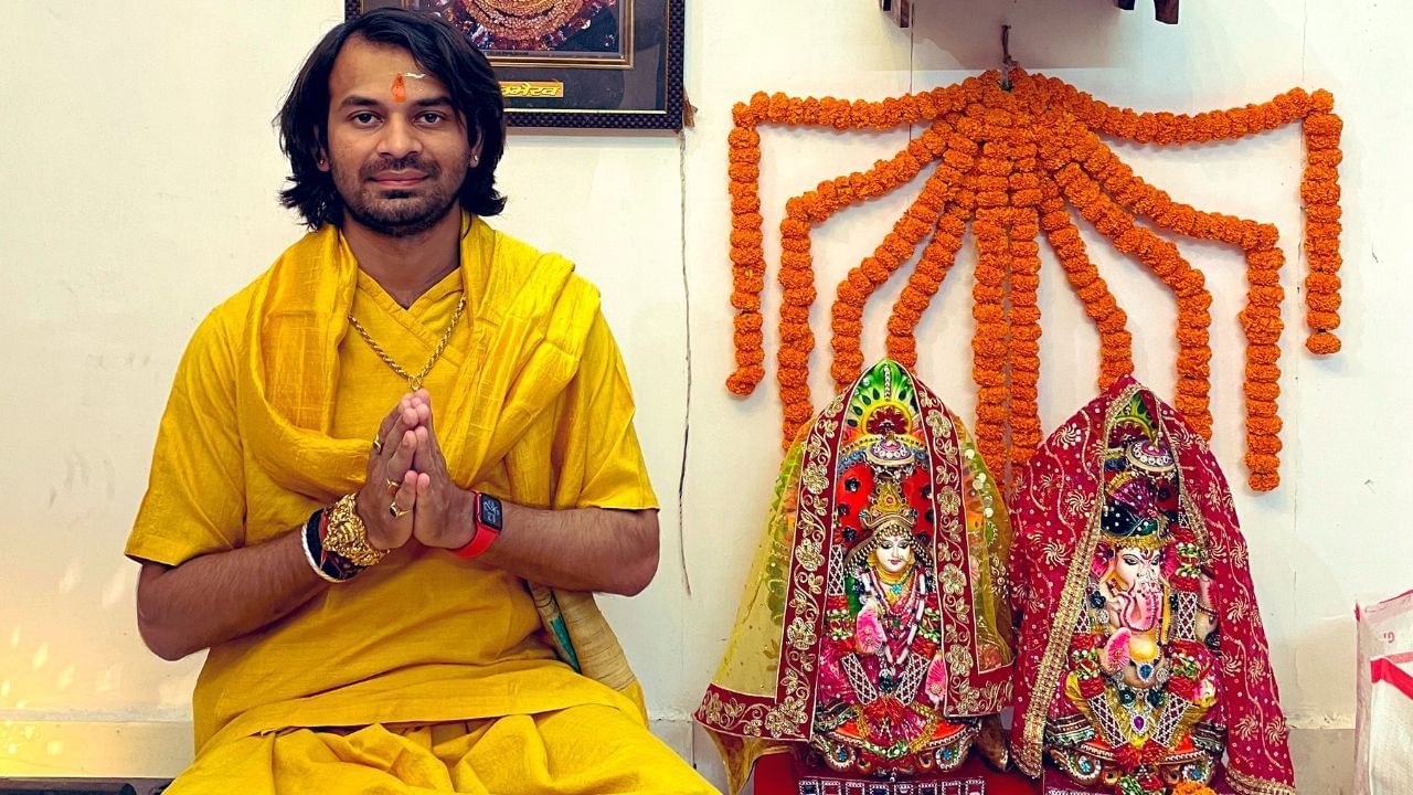 નવેમ્બર 2015 થી જુલાઈ 2017 સુધી તેઓ નીતિશ કુમારની સરકારમાં આરોગ્ય મંત્રી બન્યા હતા. ડિસેમ્બર 2015માં બિહારના પર્યાવરણ મંત્રી તરીકે, તેમણે રાજ્યમાં પ્રદૂષણને રોકવા માટે ઘોડેસવારીનો પ્રચાર કર્યો હતો.