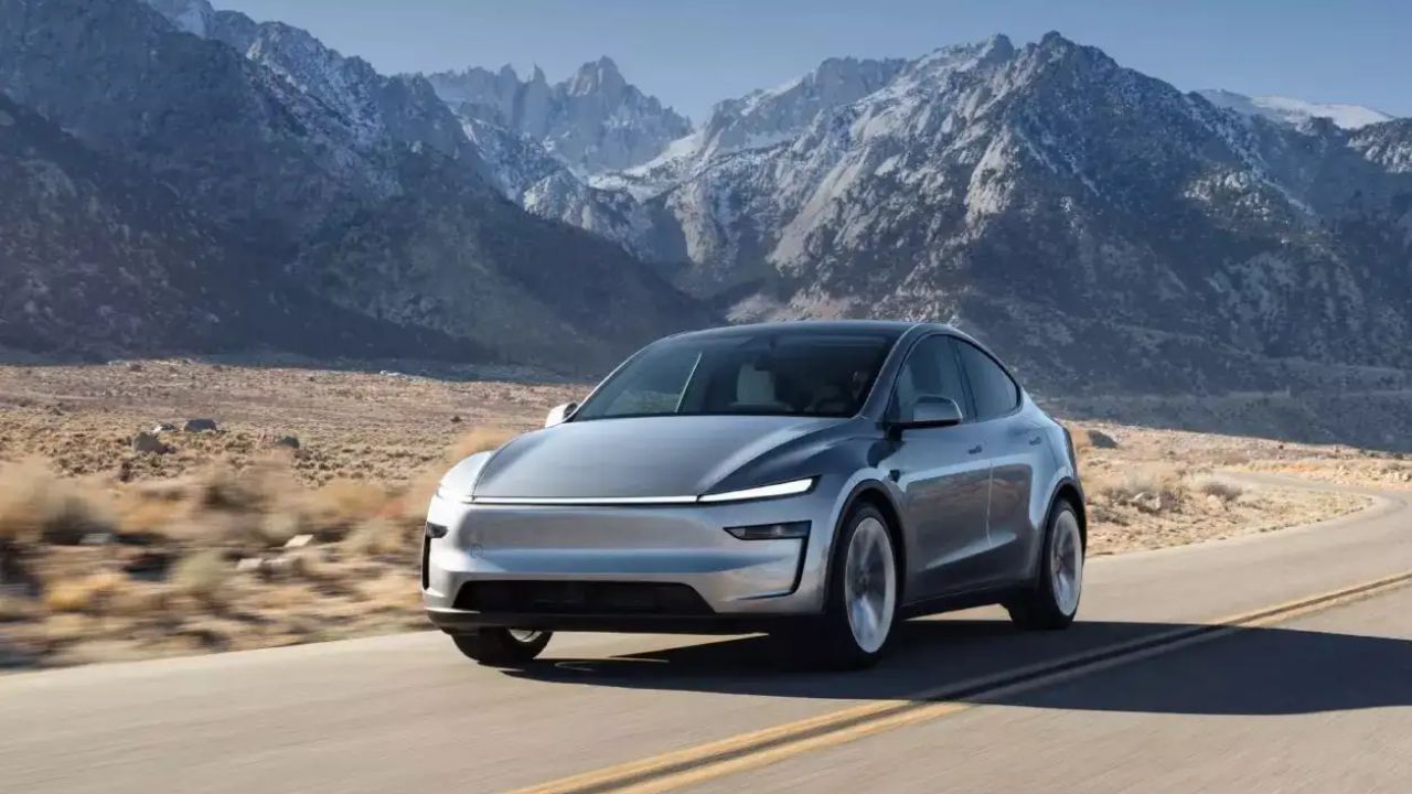 આ કાર પર આયાત ડ્યુટી અને કર સહિત કુલ 21 લાખ રૂપિયા સરકારને ચૂકવવા પડશે. જોકે, કંપની દ્વારા ભારત માટે તેની વેબસાઇટ પર અપડેટ કરાયેલી કિંમતો અનુસાર, કિંમતો લગભગ 60 લાખ રૂપિયાથી શરૂ થઈ શકે છે. 