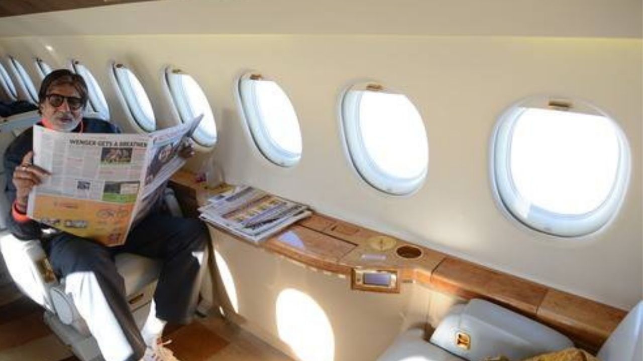  બોલિવુડના મહાનાયક અમિતાભ બચ્ચનને લોકો બિગ બી કહે છે. તેમની પાસે પોતાનું પ્રાઈવેટ જેટ છે. જેની કિંમત 260 કરોડ રુપિયા છે.જેમાં અનેક લક્ઝરી સુવિધાઓ પણ છે.