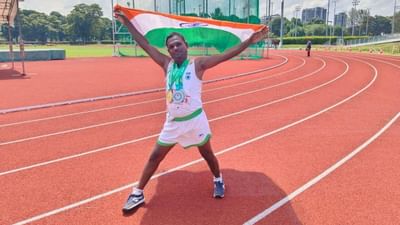 સિંગાપોરમાં યોજાયેલી વર્લ્ડ ઈન્ટરનેશનલ ચેમ્પિયનશિપમાં ભારત અને ગુજરાતના ગૌરવ તરીકે વાંસદાનો યુવક ચમક્યો છે. નવસારી જિલ્લાના વાંસદા તાલુકાના કેલિયા ગામનો ચેતન ભઘરીયાએ 800 મીટર રેસમાં ગોલ્ડ, 200 મીટરમાં સિલ્વર અને 400 મીટરમાં બ્રોન્ઝ મેડલ જીત્યો હતો. 