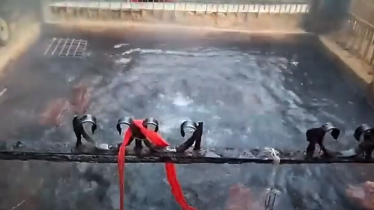 અહીં આવેલા ગરમ પાણીના કુંડ  લોકોના ત્વચાસંબંધિત રોગો માટે ઉપચારરૂપ માનવામાં આવે છે. તુલસીશ્યામ મંદિર પર્વત પર વસેલું હોવાથી અહીંથી મનમોહક નઝારા જોવા મળે છે.