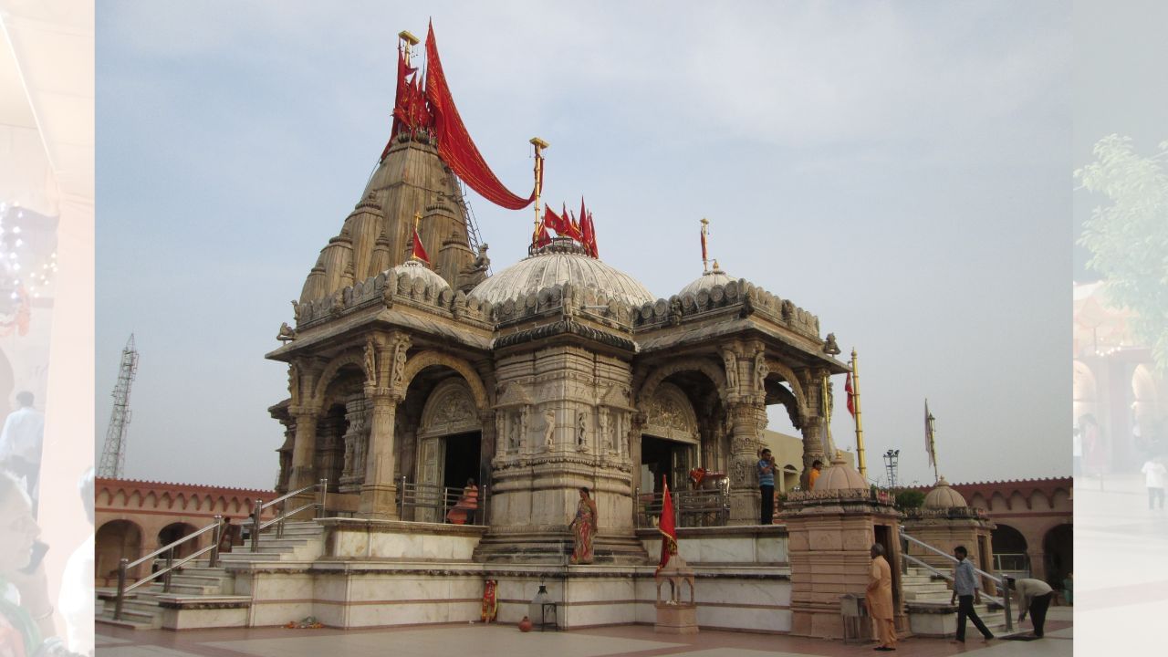 પૌરાણિક માન્યતા મુજબ ઉમિયા માતા, દેવી પાર્વતીનું સ્વરૂપ છે. એક વખત ભગવાન કાર્તિકેયના લગ્ન પ્રસંગે તેમની જાન ઐરાવતી નદીને પાર કરતી હતી. એ સમયે દેવી-દેવતાઓએ પાર્વતીજીના લાડીલા એવા નાના પુત્ર ગણપતિજીના રૂપનો ઉપહાસ કર્યો, જેના કારણે રિસાઈને ગણેશજી નદી કાંઠે બેઠા રહ્યા. માતા પાર્વતીને પુત્ર ન મળતાં તેઓ પણ ઊંઝા સ્થાયી થયા. દેવતાઓએ બંનેને મનાવ્યા બાદ જાન સિદ્ધપુર પહોંચી હતી. (Credits: - Wikipedia)