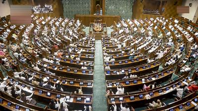 કેન્દ્રીય ગૃહપ્રધાન અમિત શાહે આજે, લોકસભામાં ઓપરેશન સિંદૂર પરની ચર્ચાનો પ્રારંભ કરતા, વિપક્ષે કરેલા આક્ષેપો અને પુછેલા પ્રશ્નોના આકરા જવાબ આપ્યા હતા. ભારતની આઝાદી બાદ કાશ્મીર કબજે કરવા પાકિસ્તાને તેના સૈનિકોને કબાઈલીને વેશમાં કાશ્મીરમાં લડવા મોકલ્યા હતા. ભારતીય સૈન્ય પણ કબાઈલીઓના વેશમાં પચાવી પાડેલા પ્રદેશ પાછો મેળવવાની શરૂઆત કરી દીધી હતી. પરંતુ તે વખતના વડાપ્રધાન પંડિત જવાહરલાલ નહેરૂએ એક તરફી યુદ્ધ વિરામ જાહેર કરતા, ભારતીય સૈન્ય પાકિસ્તાને પચાવી પાડેલ કાશ્મીરને પાછુ ના લઈ શક્યા. 