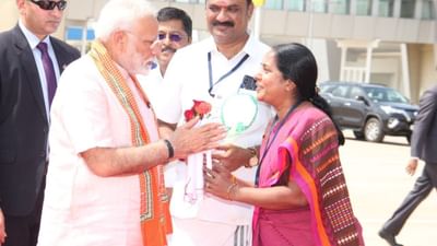 હવે ટૂંક સમયમાં એક નવું નામ જાહેર થઈ શકે છે. પાર્ટી પ્રમુખ એક મહિલા હોઈ શકે છે. આ માટે ત્રણ નામો રેસમાં છે. નિર્મલા સીતારમણ, ડી પુરંદેશ્વરી અને વનથી શ્રીનિવાસનમાંથી કોઈપણ એકનું નામ આવી શકે છે. તો આજે આપણે વનથી શ્રીનિવાસનની રાજકીય લાઈફ વિશે વાત કરીએ.