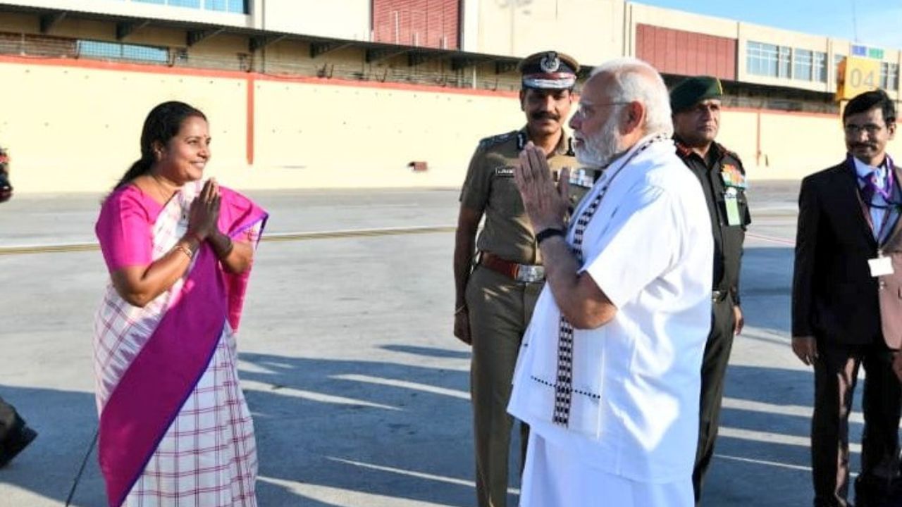 તેમણે 2011 અને 2016ની તમિલનાડુ વિધાનસભાની ચૂંટણી ભાજપના ઉમેદવાર તરીકે લડી હતી.વનથી 1993થી ભાજપના સભ્ય છે અને 1999 થી પાર્ટીમાં વિવિધ હોદ્દાઓ સંભાળ્યા છે. 