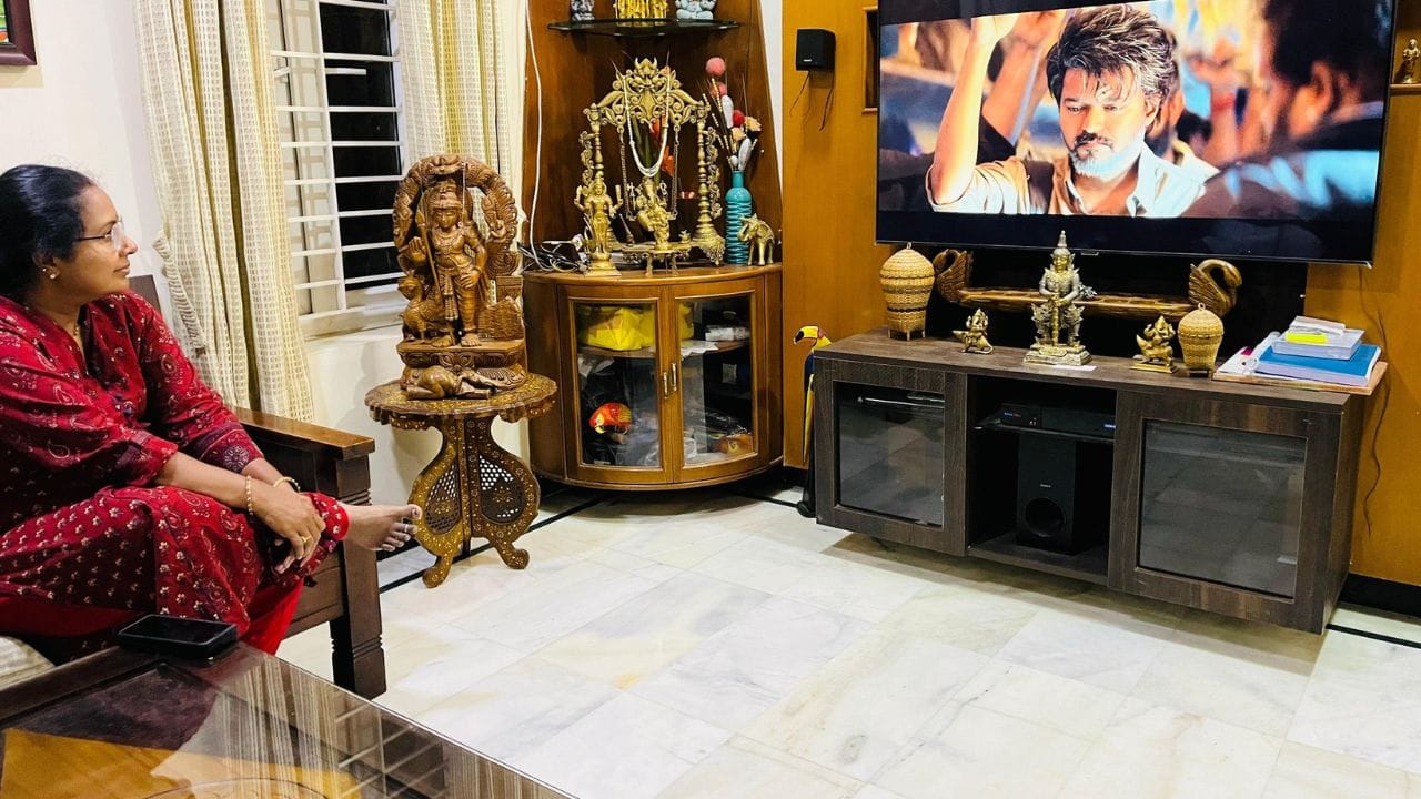 તેઓ સૌપ્રથમ ગઠબંધનના ભાગ રૂપે ભાજપનું પ્રતિનિધિત્વ કરતા ધારાસભ્ય તરીકે ચૂંટાયા હતા અને 2021માં કોઈમ્બતુર દક્ષિણ મતવિસ્તારમાંથી તમિલનાડુવિધાનસભાની ચૂંટણી જીતી હતી. 