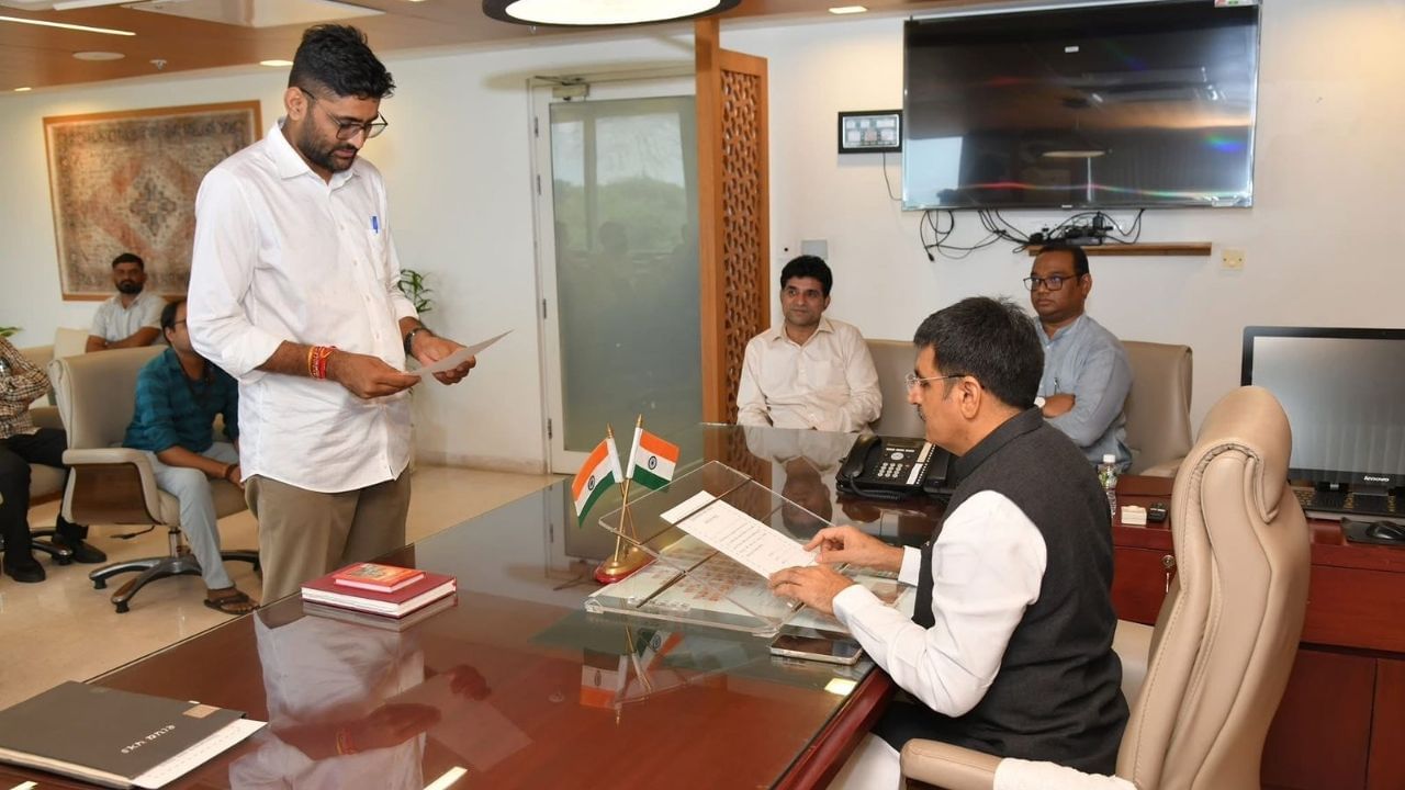 શપથવિધિ દરમિયાન વિધાનસભા અધ્યક્ષ શંકર ચૌધરી તેમજ અન્ય અધિકારીઓ હાજર રહ્યા હતા અને નવા ધારાસભ્યોને તેમના ભાવિ કાર્યકાળ માટે શુભકામનાઓ પાઠવી હતી.