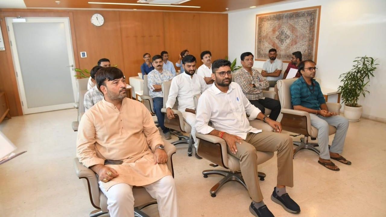 ગોપાલ ઇટાલિયા હવે સત્તાવાર રીતે વિધાનસભામાં પ્રવેશ્યા બાદ પોતાના વિસ્તારમાં લોકહિત માટે કામગીરી કરવા તથા લોકોની આશાઓ પર ખરા ઉતરવાનો સંકલ્પ વ્યક્ત કર્યો છે.