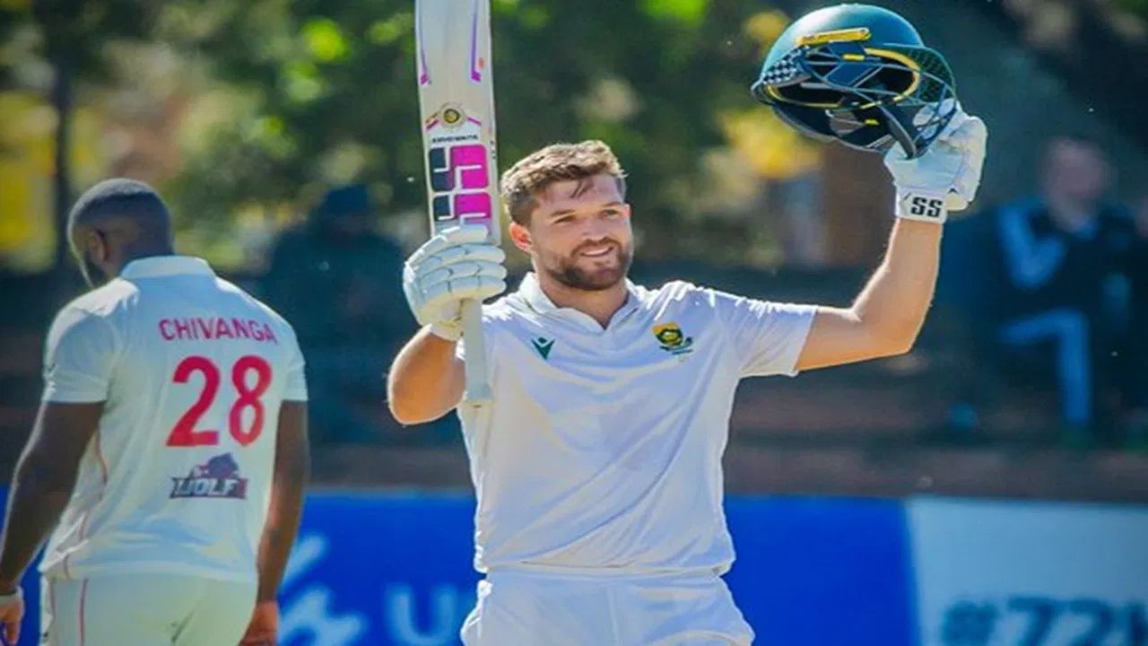 વિઆન મુલ્ડરે અત્યાર સુધીમાં 21 ટેસ્ટ મેચ રમી છે. આમાં તેણે 38.43 ની સરેરાશથી 1153 રન બનાવ્યા છે. જેમાં ત્રણ સદી અને એક અડધી સદીનો સમાવેશ થાય છે. આ દરમિયાન તેણે 35 વિકેટ લીધી છે. (All Photo Credit : PTI / X)