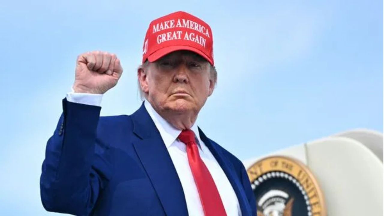 રાષ્ટ્રપતિ ડોનાલ્ડ ટ્રમ્પે વારંવાર યુદ્ધ અટકાવવાના દાવા કર્યા હતા. તેમણે યુક્રેન યુદ્ધ એક દિવસમાં બંધ કરાવી દેવાની વાત કરી હતી અને ઇઝરાયલ-ગાઝા યુદ્ધ પણ થોભી જવાનો દાવો કર્યો હતો, પરંતુ હકીકતમાં મિડલ ઈસ્ટમાં તણાવ વધુ ઘેરો બન્યો છે. ઇરાન સામેના તણાવમાં પણ ટ્રમ્પની ભૂમિકા મહત્વની રહી હોવાનું કહેવાય છે. વાસ્તવમાં અમેરિકાએ પોતાના યુદ્ધવિભાગ અને હથિયાર ઉદ્યોગને ઉપયોગમાં લઈને વિયેતનામ, અફઘાનિસ્તાન જેવા દેશોમાં યુદ્ધ ચલાવ્યા, જે વર્ષો સુધી ચાલ્યા છતાં કોઈ વિકલ્પ વગરનો વિજય પ્રાપ્ત કરી શક્યા નહીં.