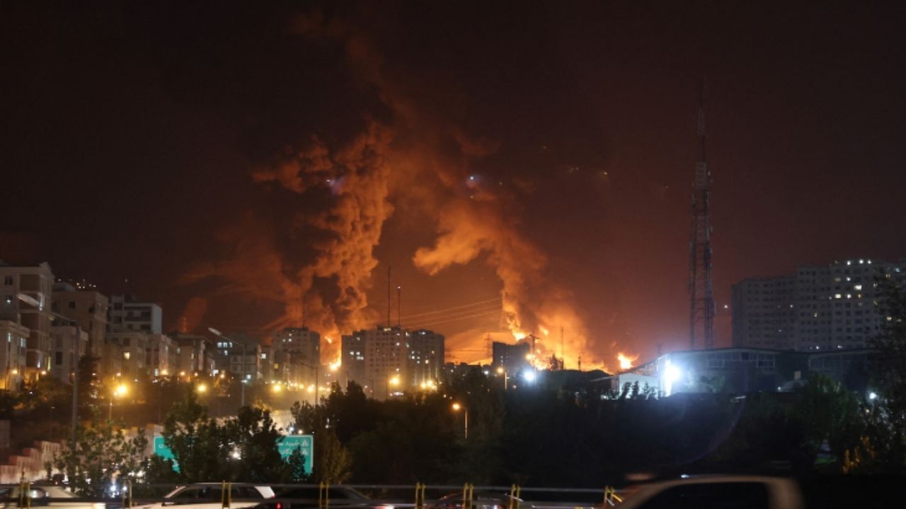 આજે પણ વિશ્વમાં ઘણાં એવા ક્ષેત્રો છે જ્યાં મોટાપાયે યુદ્ધની શક્યતા છે. તાઇવાન સ્ટ્રેઇટ, દક્ષિણ ચીની સમુદ્ર, યુક્રેન-રશિયા બોર્ડર, ઉત્તર કોરિયા અને દક્ષિણ કોરિયા વચ્ચેનો તણાવ, ઇરાન અને ઇઝરાયલ વચ્ચેની રકઝક, ભારત-પાકિસ્તાન વચ્ચેનો કાશ્મીર વિવાદ અને આર્કટિક ક્ષેત્રમાં ચાલી રહેલા નવો ટક્કર વિસ્તાર – આ તમામ જગ્યાઓ વિશ્વયુદ્ધ જેવી પરિસ્થિતિ ઊભી કરી શકે છે.